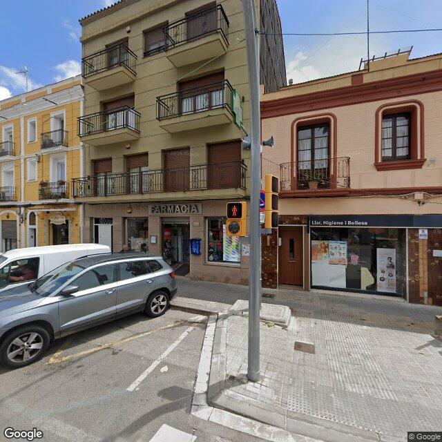 Street view near Farmàcia Simón in Barcelona