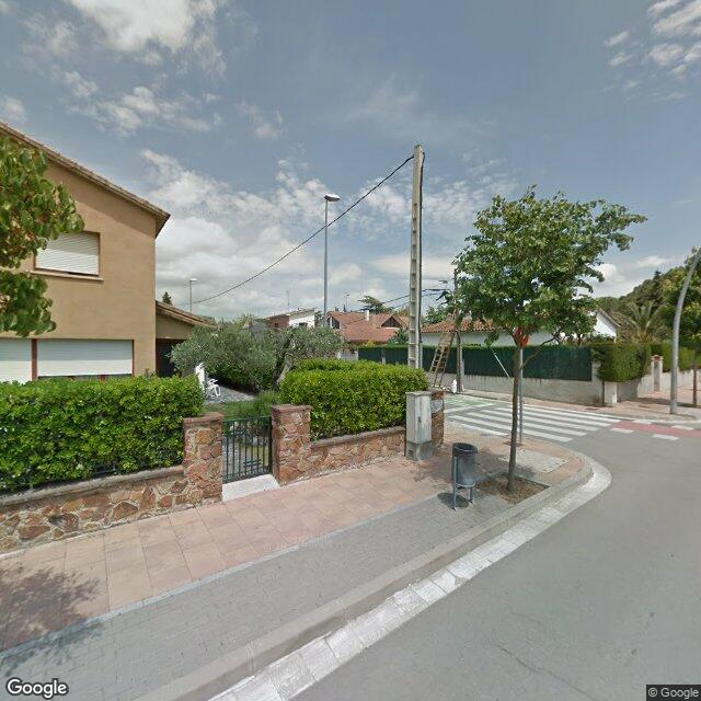 Street view near Farmàcia Sitjà Tost, M. Dolors in Barcelona