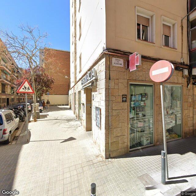 Street view near Farmàcia Subirà Claramunt, Jordi in Barcelona