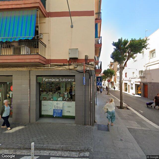 Street view near Farmàcia Subirana in Barcelona