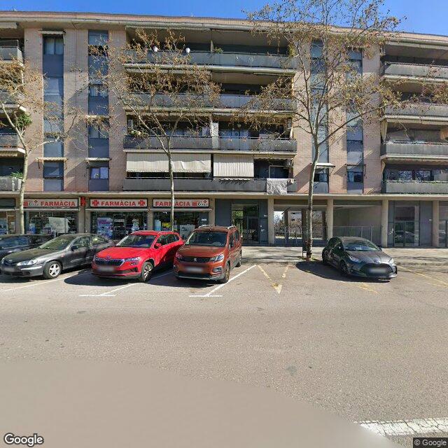 Street view near Farmàcia Uriz Fina, Mercedes in Barcelona