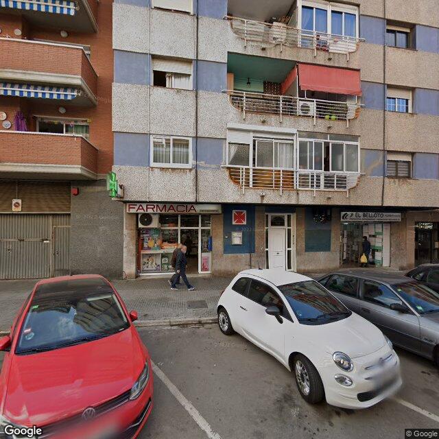 Street view near Farmàcia Víctor Milà Prünte in Barcelona