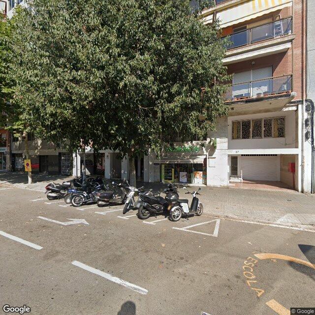 Street view near Farmàcia Varela in Barcelona