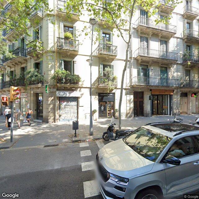 Street view near Farmàcia Veciana García-Boente in Barcelona