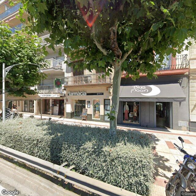 Street view near Farmàcia Viamar in Barcelona