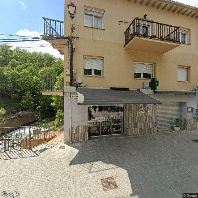 Street view near Farmàcia Viladés in Barcelona