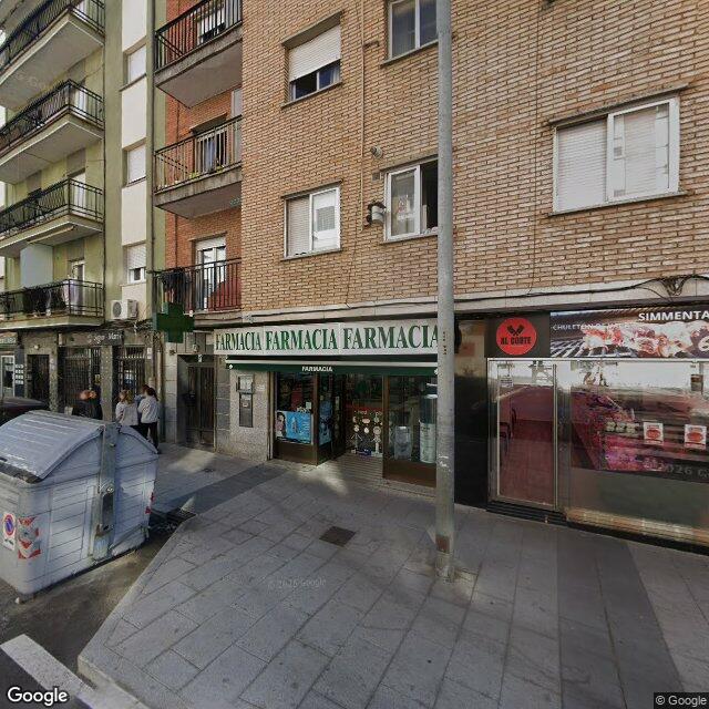 Street view near Farmacia Álvaro Cabezudo in Salamanca