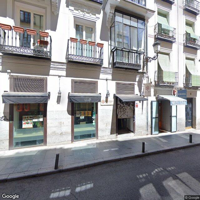 Street view near Farmacia Ópera in Madrid