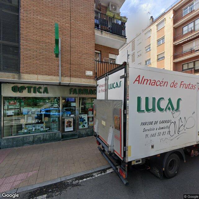 Street view near Farmacia-Óptica Pérez Teijón in Salamanca
