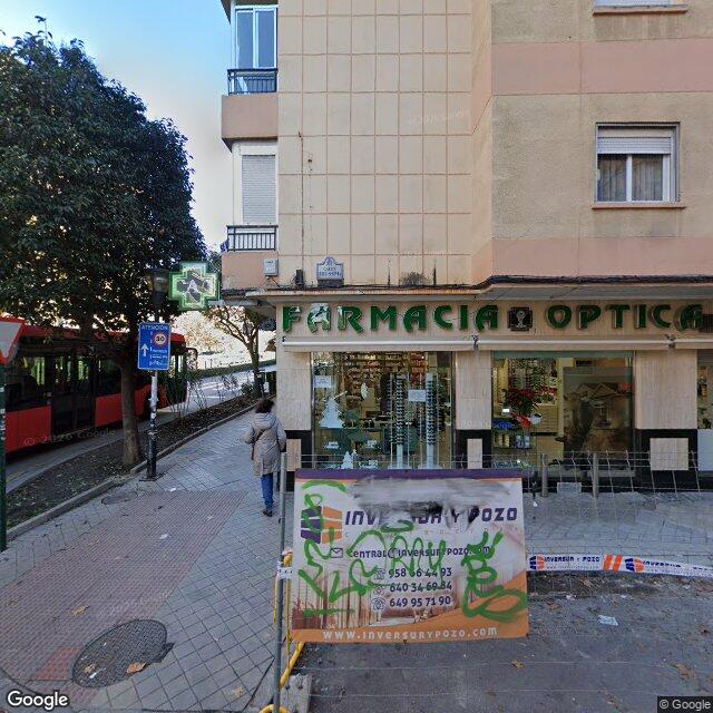 Street view near Farmacia Óptica Paredes in Granada