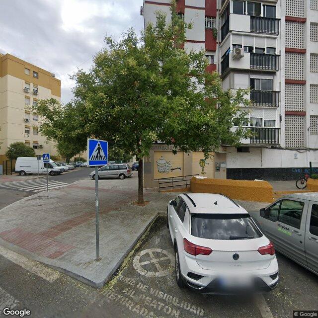 Street view near Farmacia Óptica Torrejón in Sevilla