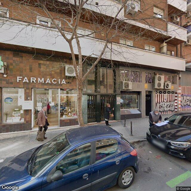 Street view near Farmacia Úrsula Puche in Madrid