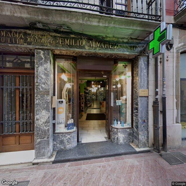 Street view near Farmacia in Oviedo / Uviéu