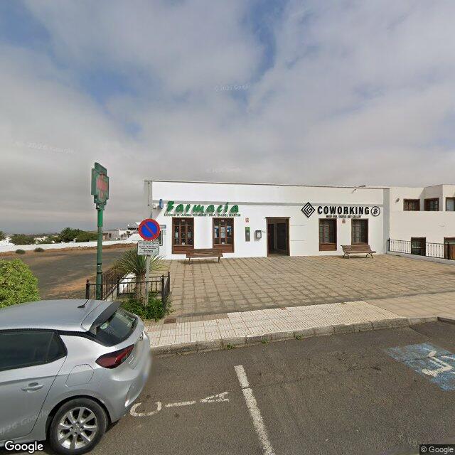 Street view near Farmacia in Las Palmas