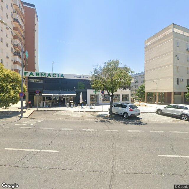 Street view near Farmacia 12 Horas in Sevilla