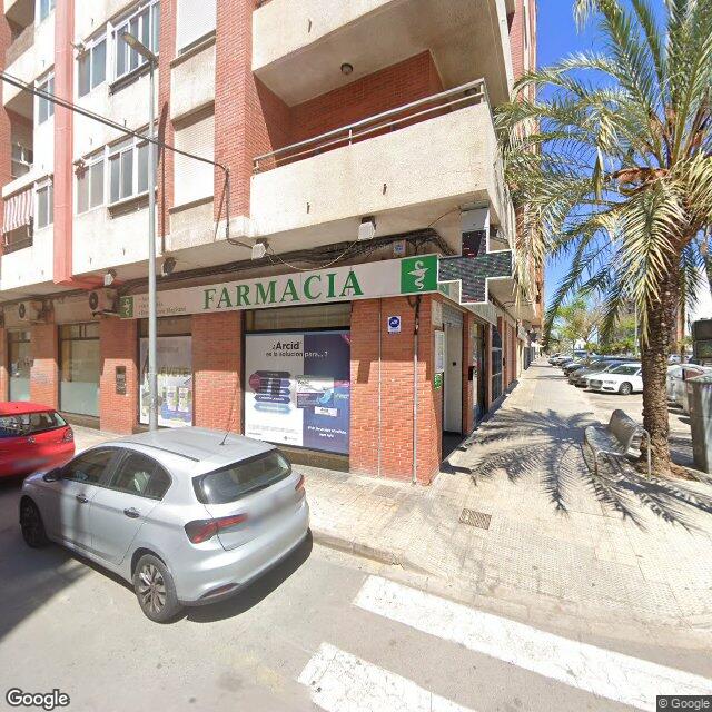 Street view near Farmacia in Valencia