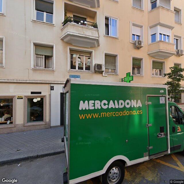 Street view near Farmacia in Madrid