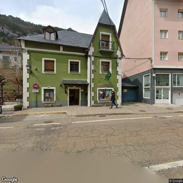 Street view near Farmacia in Spain