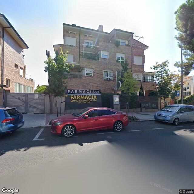 Street view near Farmacia in Madrid
