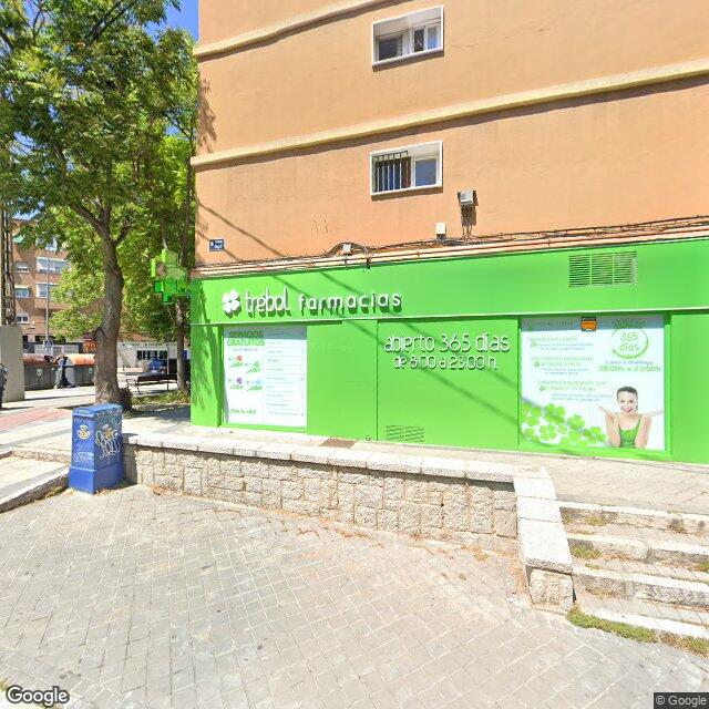 Street view near Farmacia in Madrid