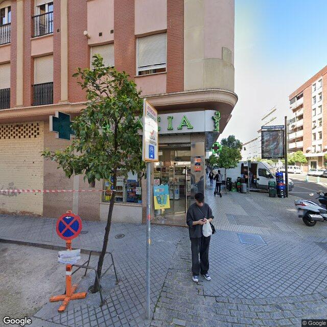 Street view near Farmacia in Córdoba