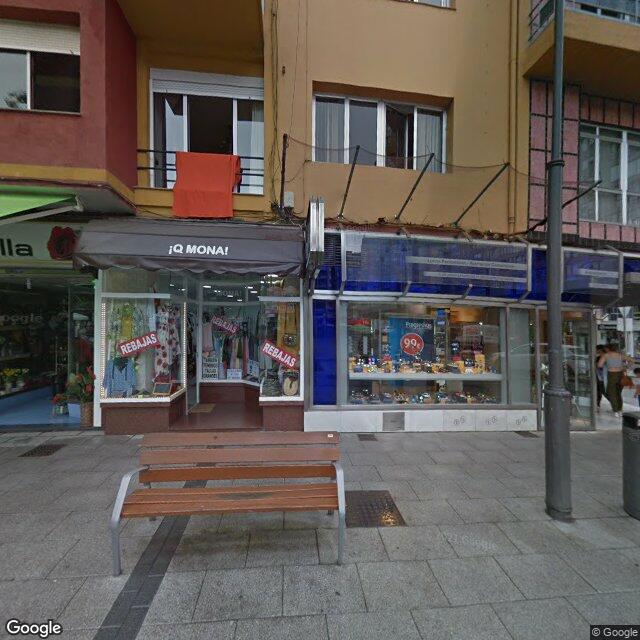 Street view near Farmacia in Spain