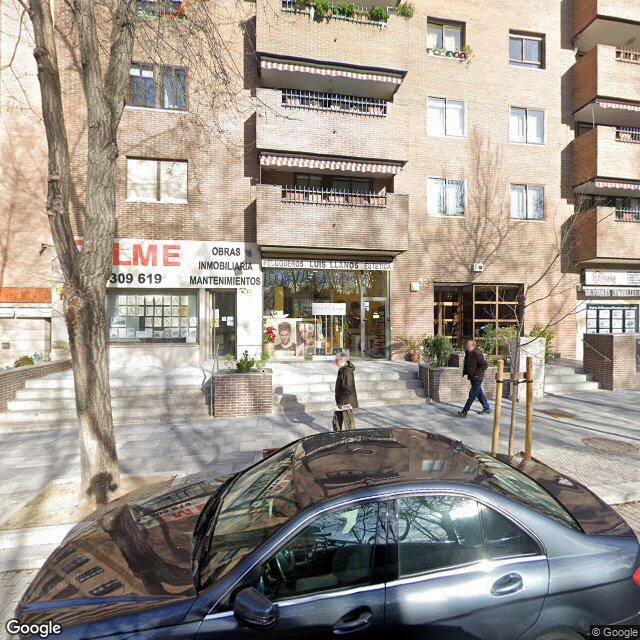 Street view near Farmacia in Madrid