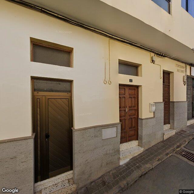 Street view near Farmacia in San Isidro