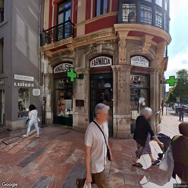 Street view near Farmacia in Oviedo / Uviéu