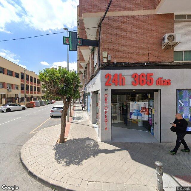 Street view near Farmacia in Spain