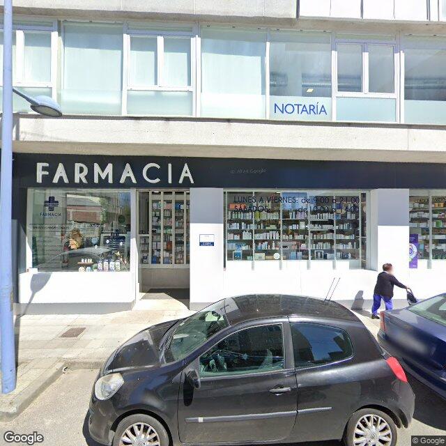 Street view near Farmacia in Spain