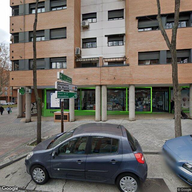 Street view near Farmacia in Madrid
