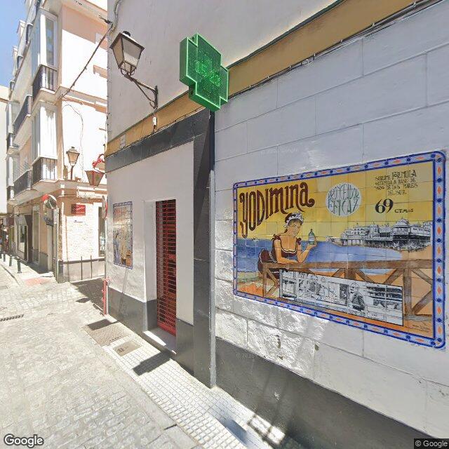 Street view near Farmacia in Cádiz
