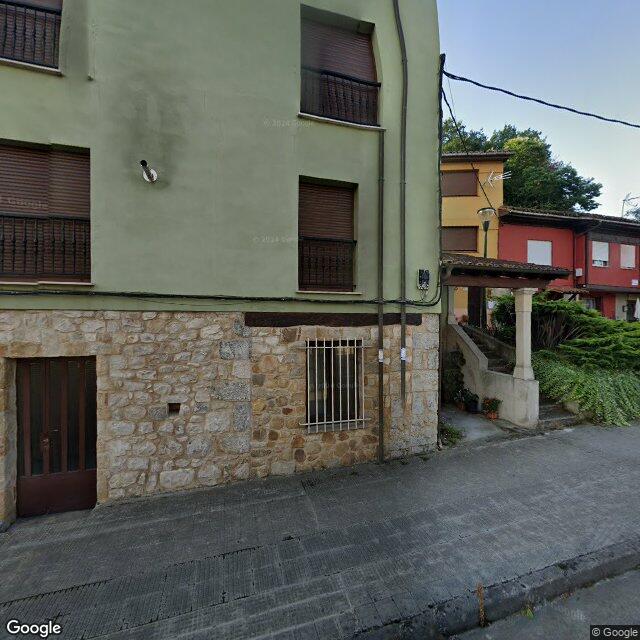 Street view near Farmacia in Villamayor