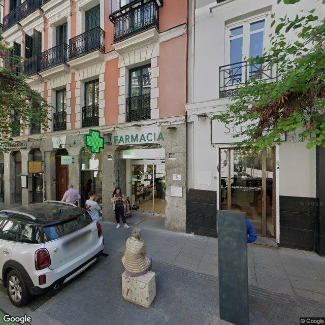 Street view near Farmacia in Spain