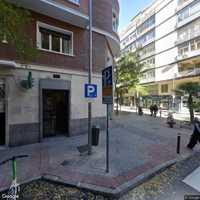 Street view near Farmacia in Madrid