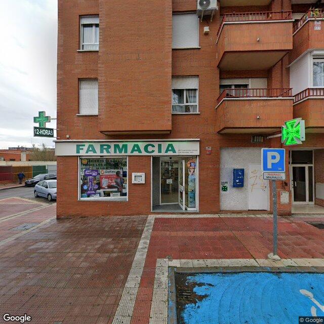 Street view near Farmacia in Spain