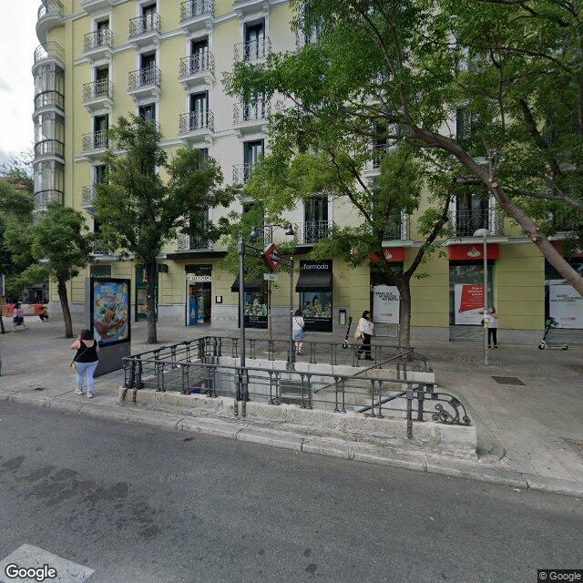 Street view near Farmacia in Madrid