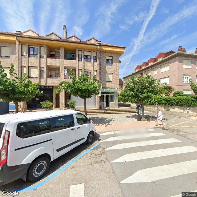 Street view near Farmacia in Somo