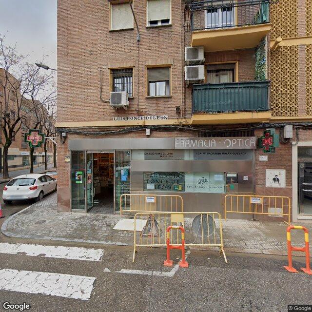 Street view near Farmacia in Spain
