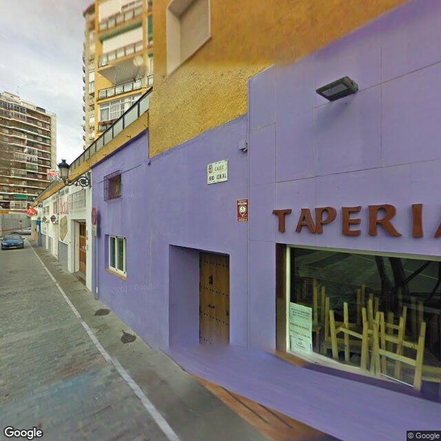 Street view near Farmacia Abierta in Torremolinos