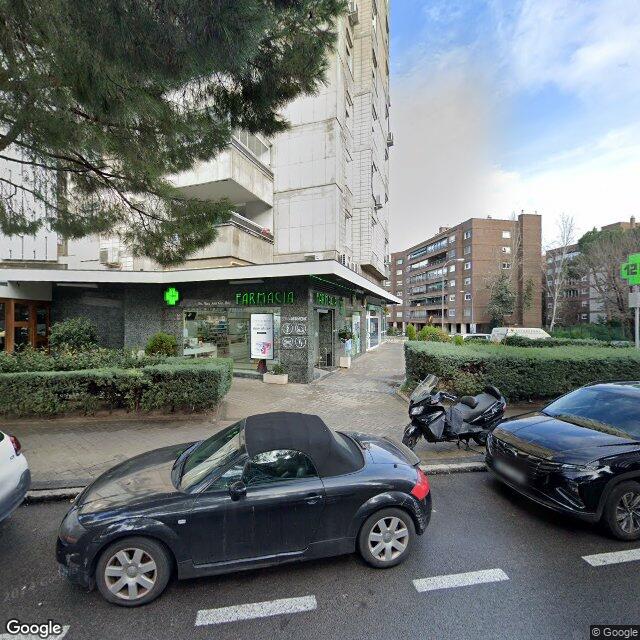 Street view near Farmacia in Madrid