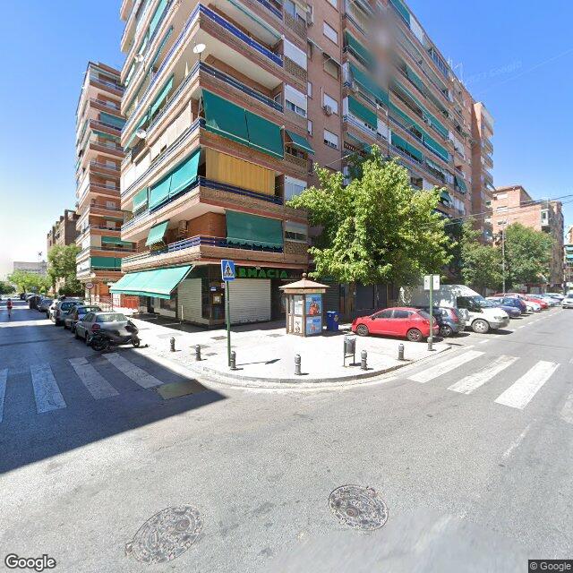 Street view near Farmacia Adolfo Antonio Robles Malo in Granada