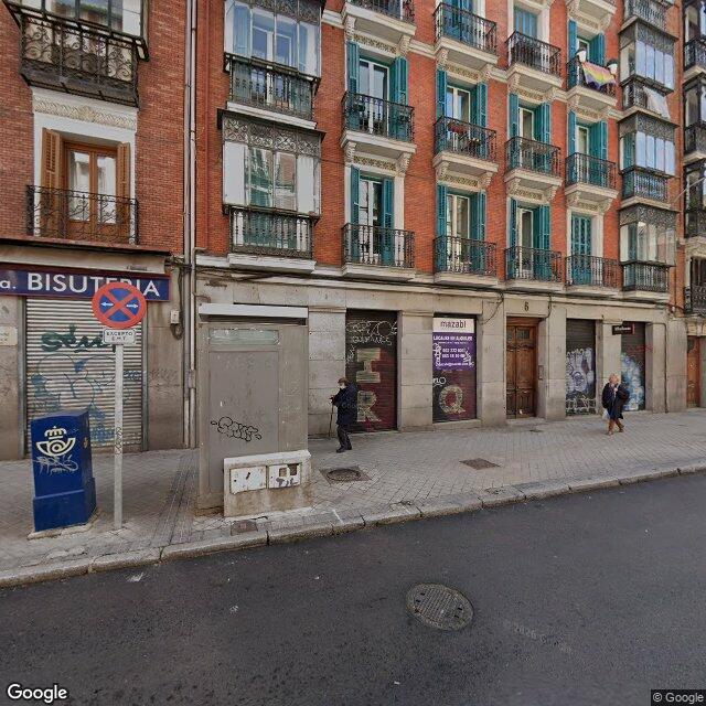 Street view near Farmacia Alarcón in Madrid