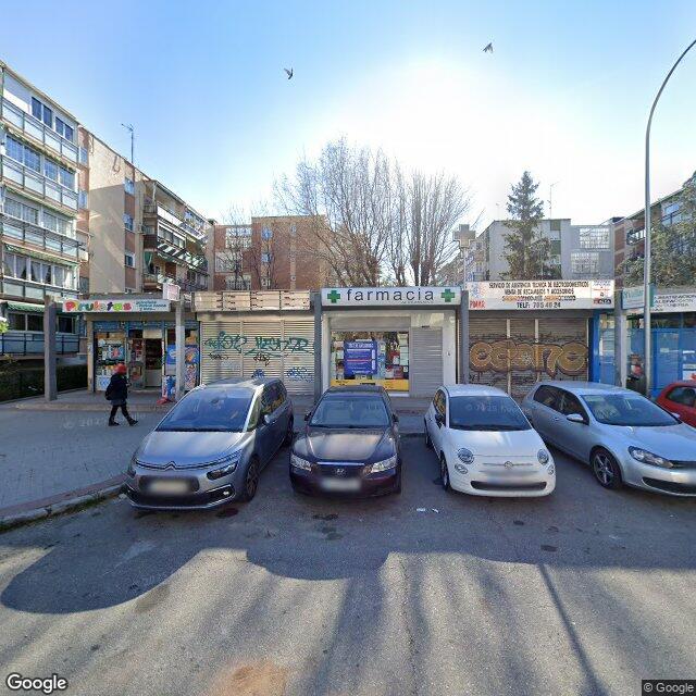 Street view near Farmacia Aldeanueva in Madrid