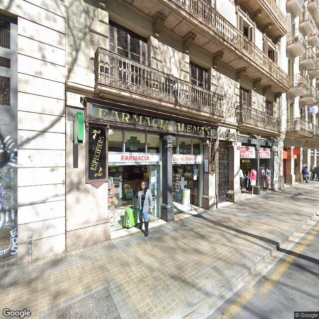 Street view near Farmacia Alemany in Barcelona