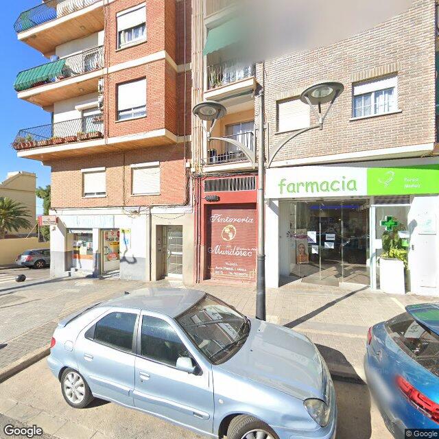 Street view near Farmacia Alicia Pérez Muñoz in Spain