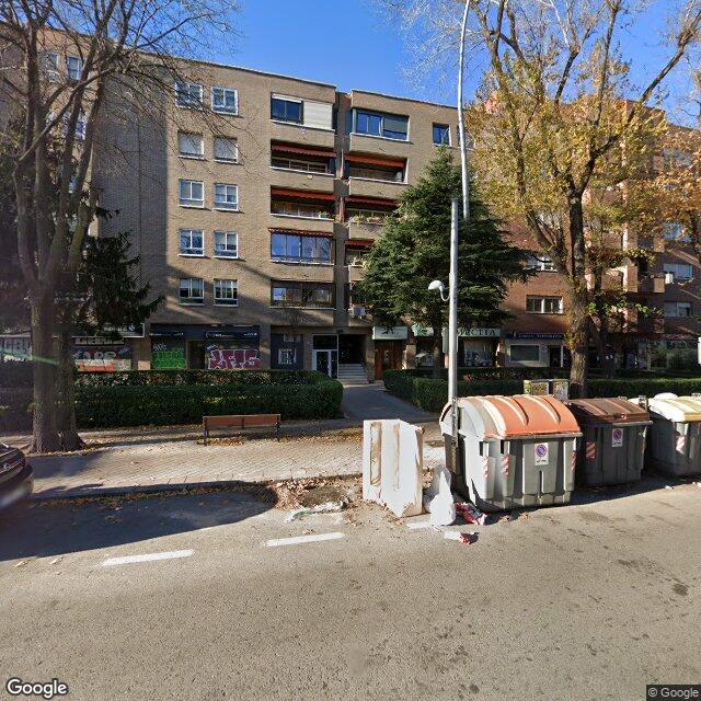 Street view near Farmacia Alsacia in Madrid