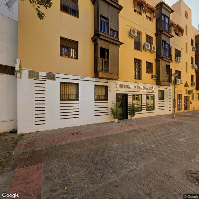 Street view near Farmacia Ana María Pérez in Sevilla
