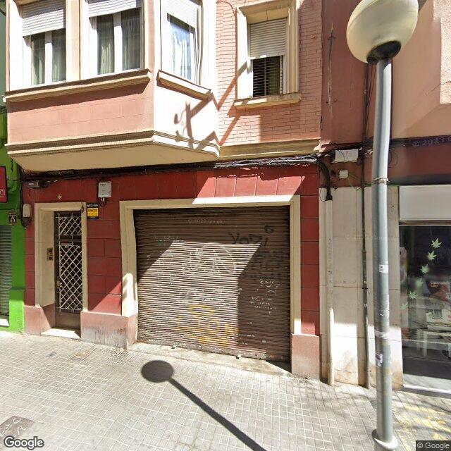 Street view near Farmacia Andrea López in Barcelona